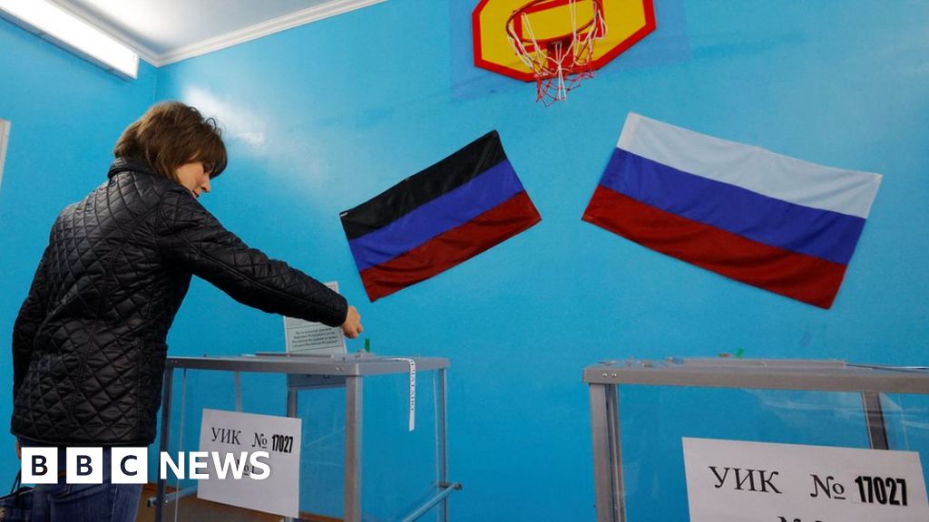Ukraine war: Disputed referendums close in Russian-held regions