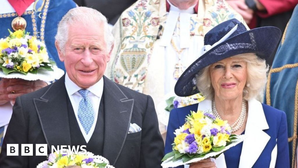 Prince Charles stands in for Queen at Maundy Service