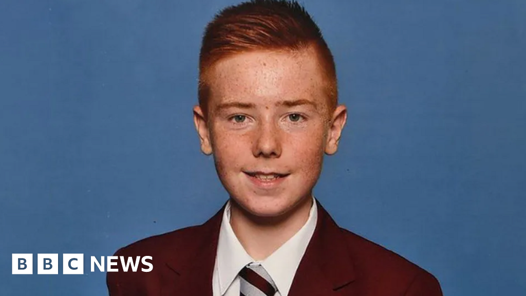 Boy no longer Polmont suicide risk after 'five-minute' meeting - BBC News