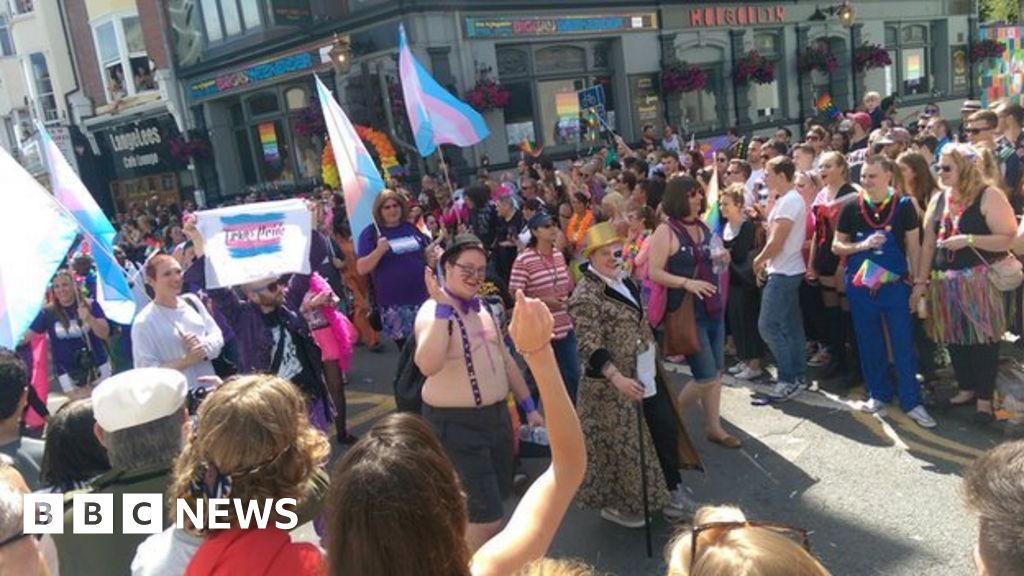 Brighton Pride 'bomb' was pinhole camera - BBC News