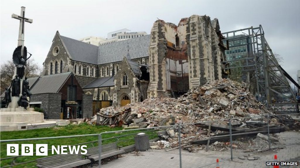 New Christchurch slowly emerges from the rubble - BBC News