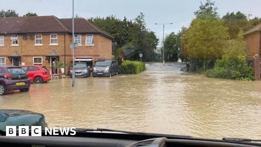 Swindon homes flooded after water main bursts BBC News
