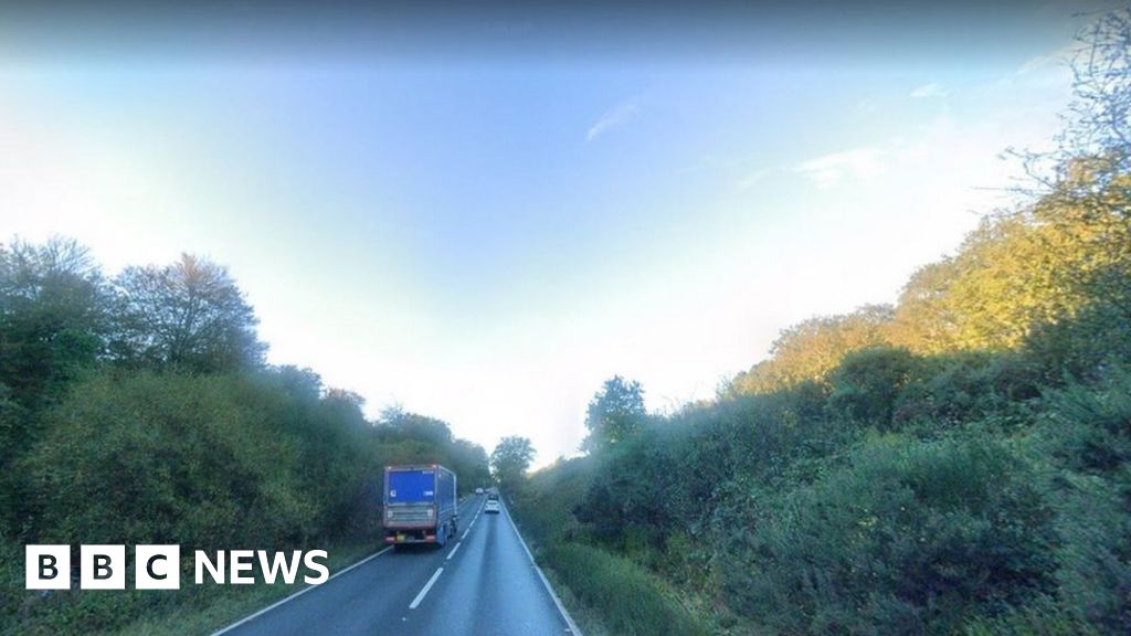 A31 closed for several hours after Minstead crash