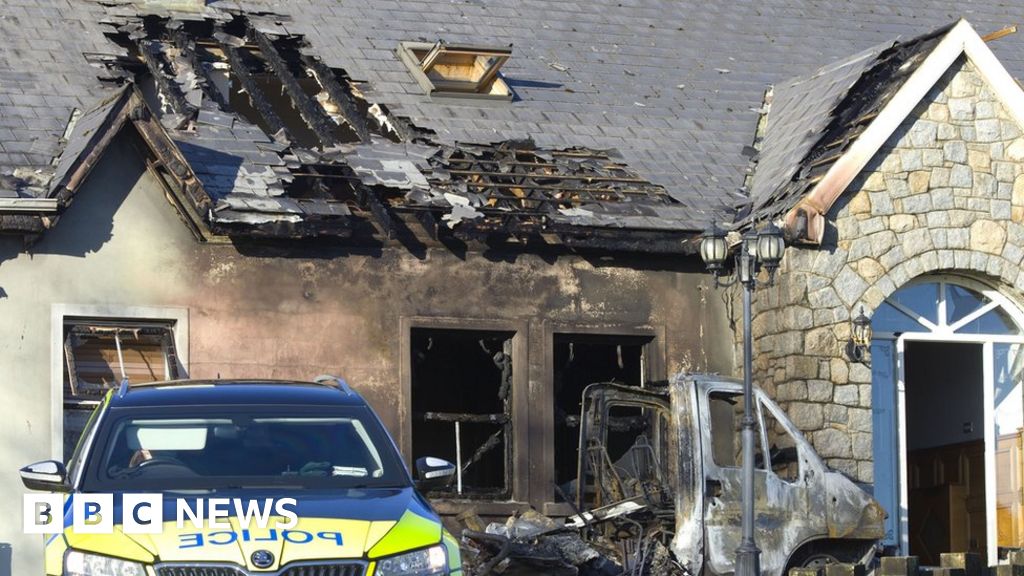 Armagh: Vehicles Damaged In Arson Attack At House - BBC News