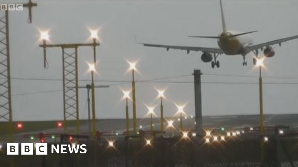 Manchester Airport-bound Plane Aborts Landing Due To 70mph Winds - BBC News