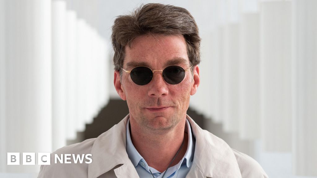 Ballet director smeared faeces on critic’s face after bad review