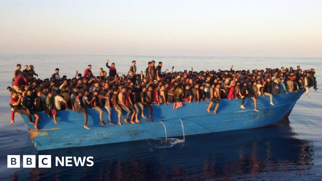 Europe Migrant Crisis More Than 500 People Rescued Off Italian Island Bbc News