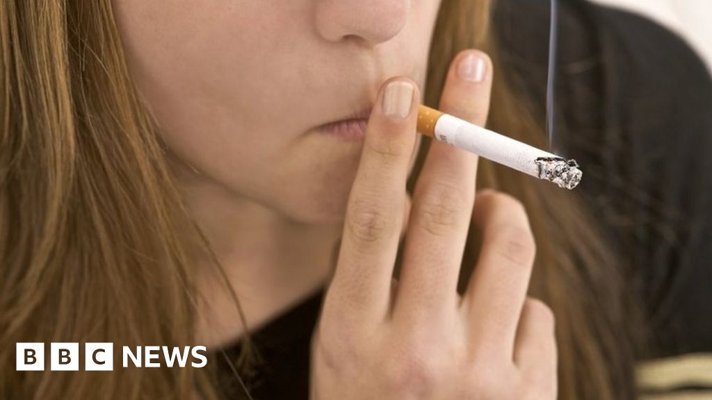 Canada mulls putting warnings on each cigarette