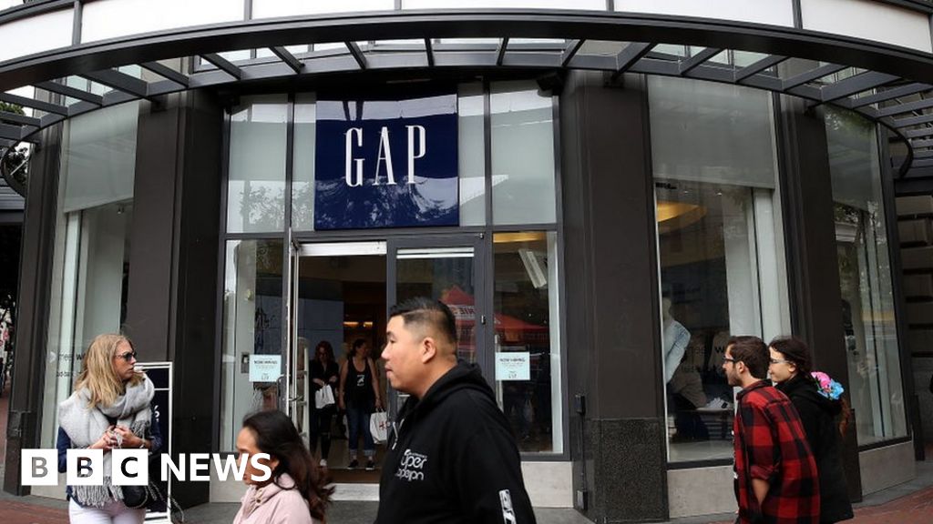 Gap to cut 500 office jobs in US and Asia as sales sink