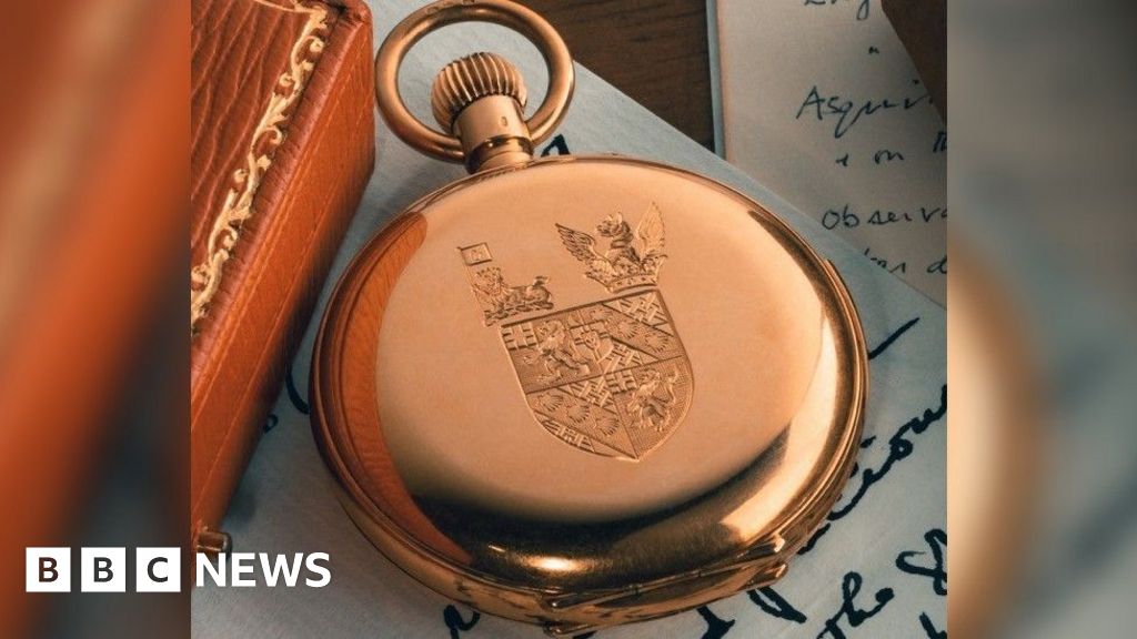 Churchill gold watch sells at auction for £76,000