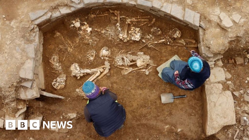 Skeletons discovered in rare 5,000-year-old tomb in Orkney