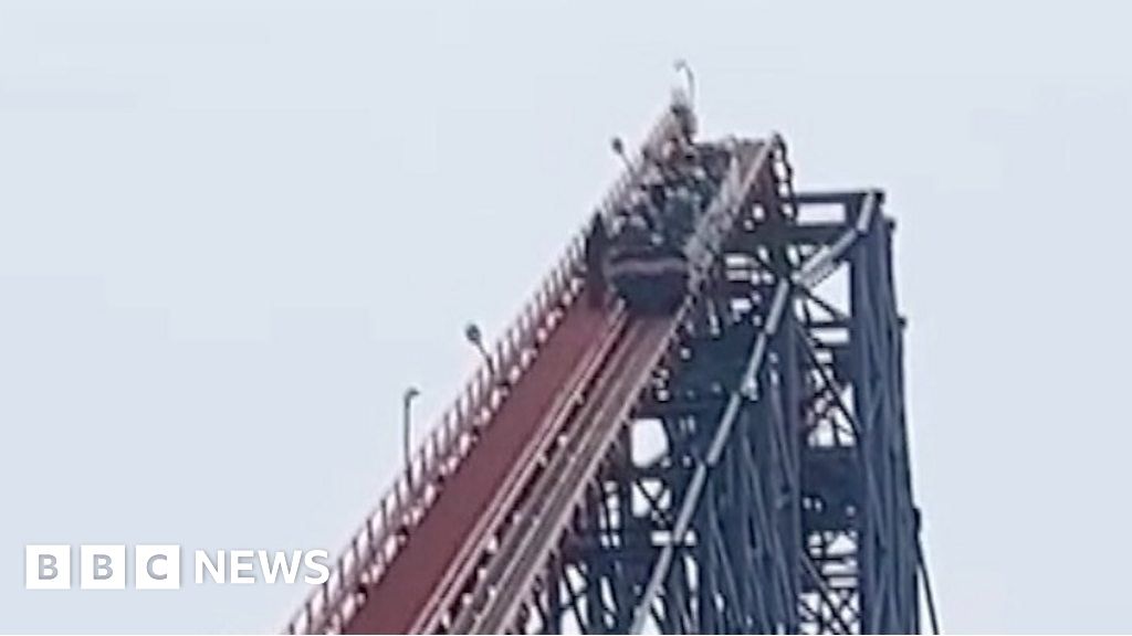 Passengers get stuck on UK s highest rollercoaster in Blackpool