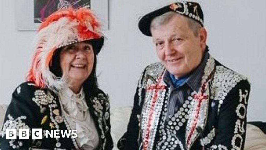 How do you become a Pearly King or Queen?