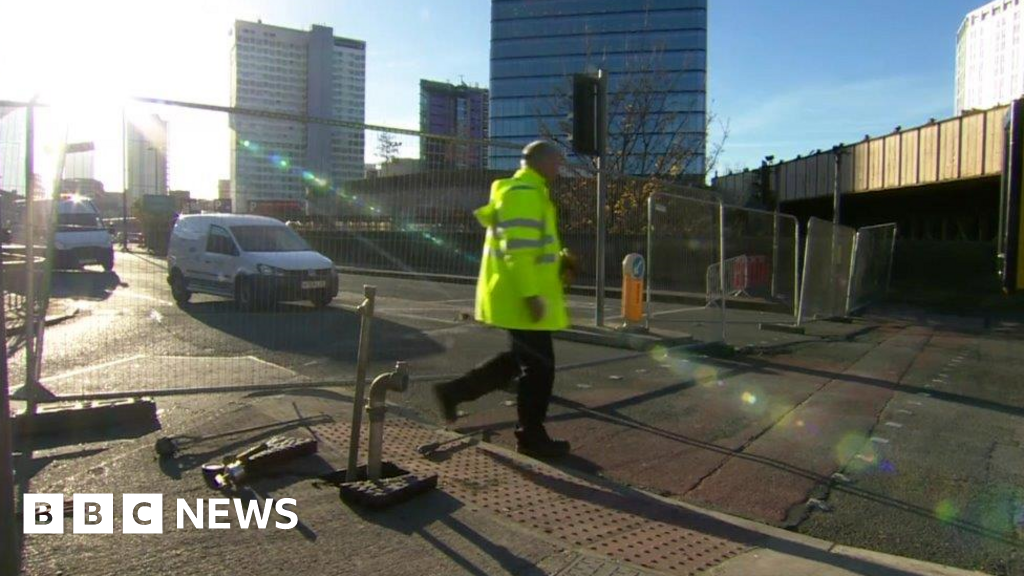 Burst water pipe hits 4,000 properties in Manchester city centre BBC News