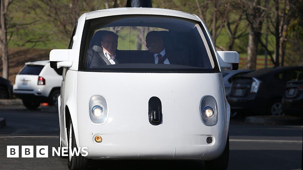 Driverless cars 'will cost lives' at first