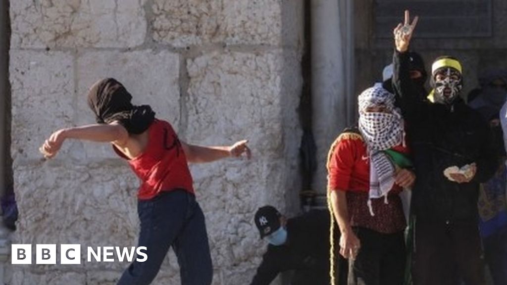 Jerusalem: Over 150 hurt in clashes at al-Aqsa Mosque compound