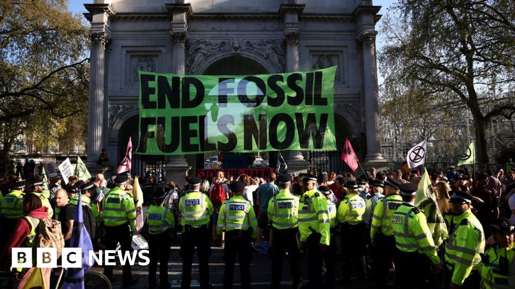 Extinction Rebellion: Seventy arrested at climate change protests