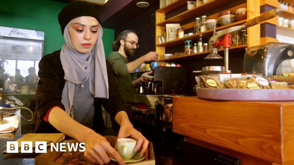 Кореспондентът на BBC за Близкия изток Лина Синджаб напусна дома