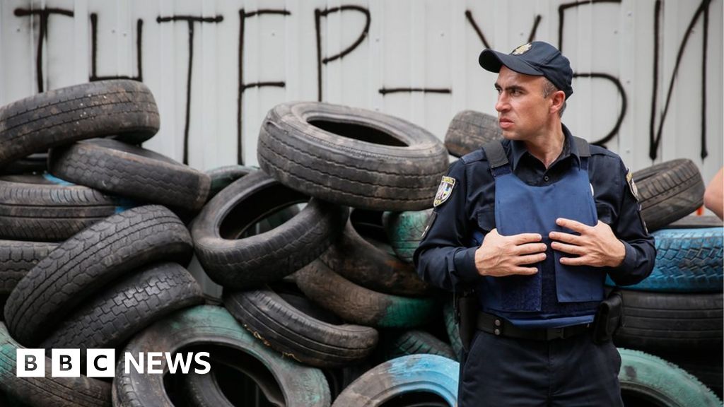 Ukrainian siege of 'pro-Russian' Inter TV studios ends