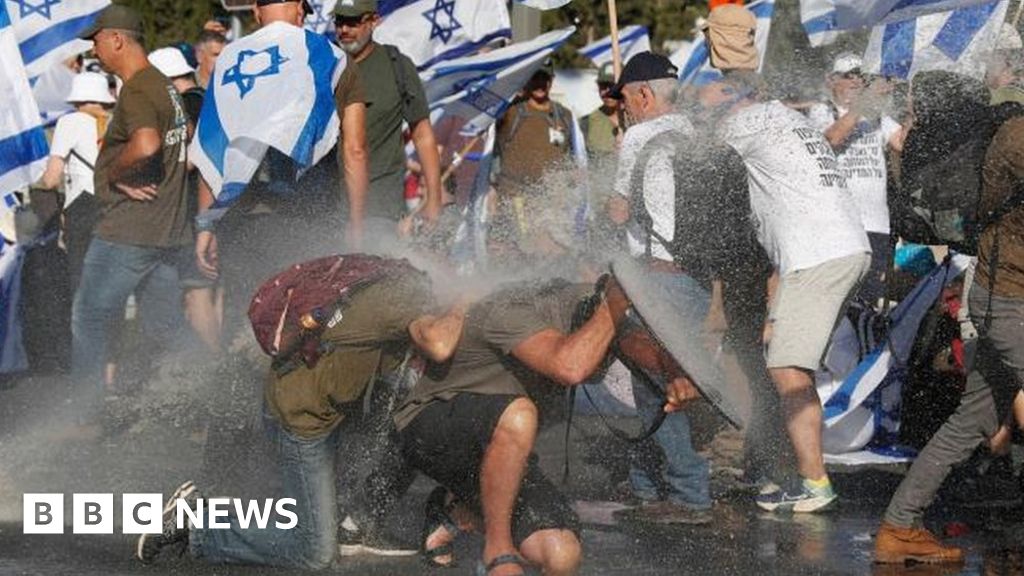 Israelische Justizreform: Wasserwerfer vor dem Parlament vor der Hauptabstimmung