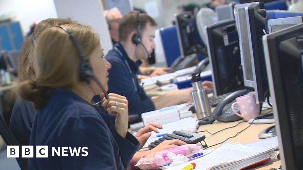 Police Scotland to cut staff jobs and freeze recruitment
