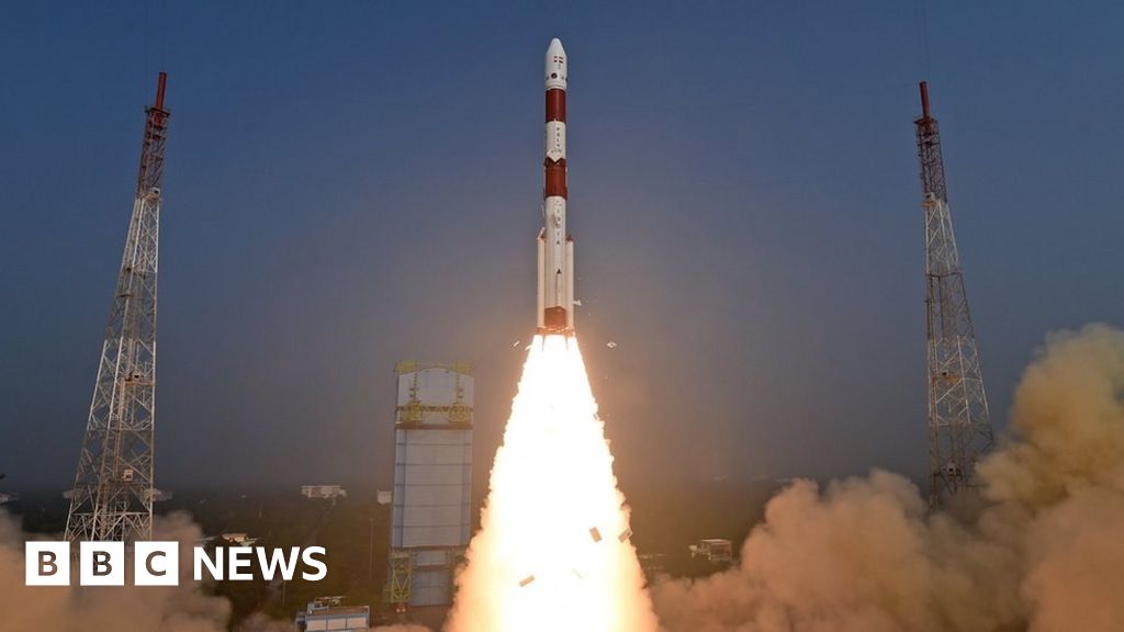 Космосът на Индия агенцията успешно изстреля ракета която носи обсерватория
