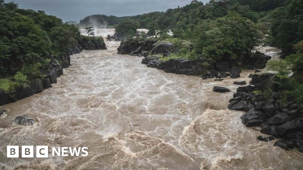 Nanmadol: Mudslides and flooding as typhoon batters Japan