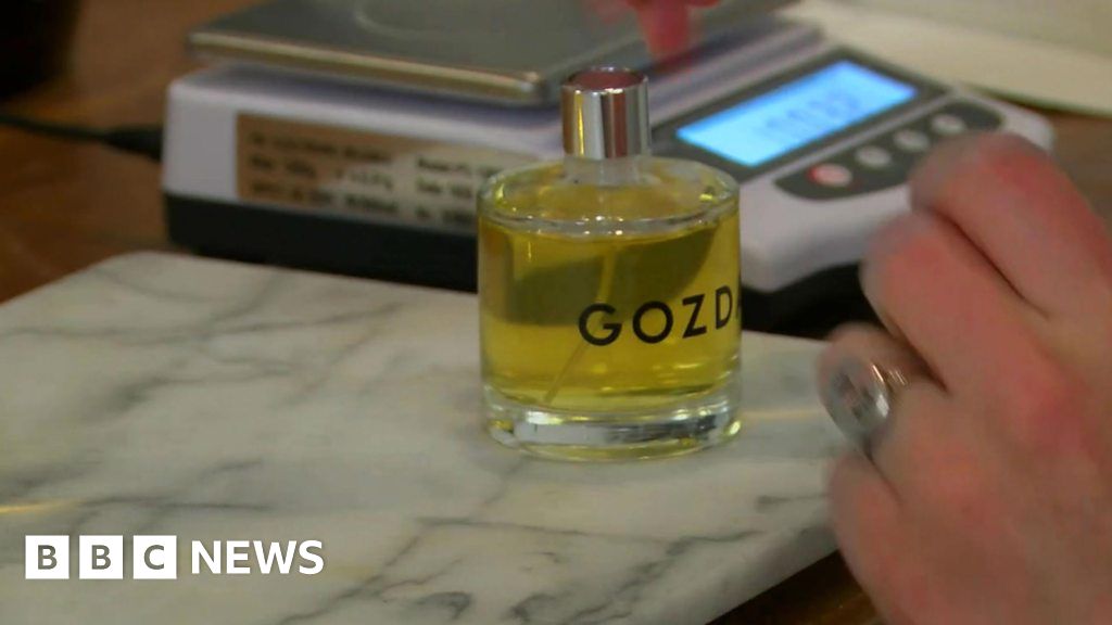 Creating 'oneofakind' perfumes in South Africa BBC News