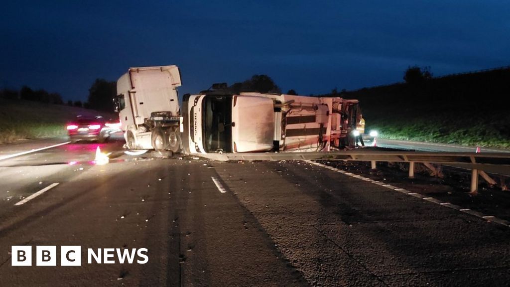 M40 reopens after lorry carrying dustbin truck crash near Banbury