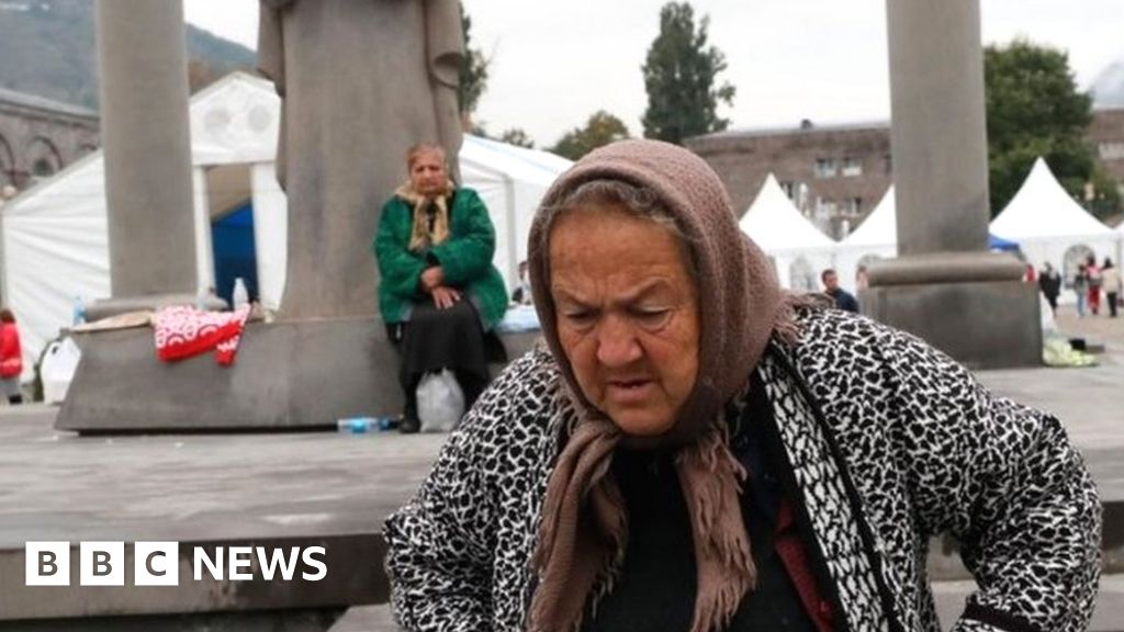 Nagorno-Karabakh: Armenia says 100,000 refugees have fled the region