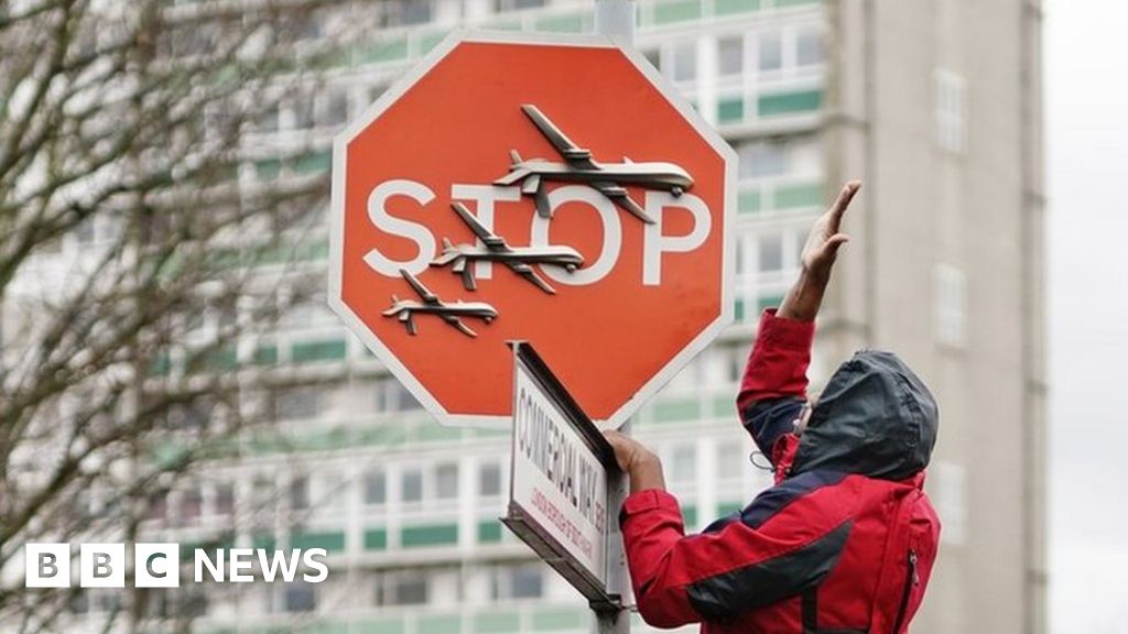 Banksy: la policía investiga la retirada de un cartel de una calle en Peckham como presunto robo