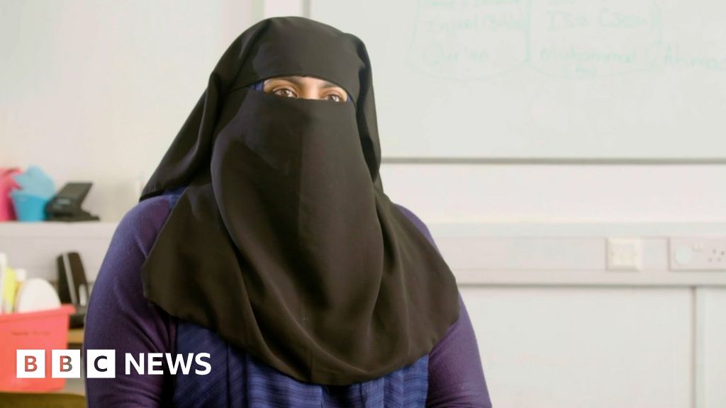 Defiant head vows to keep unregistered school open