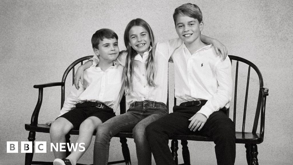 William and Kate share new photo of their children for Christmas BBC News