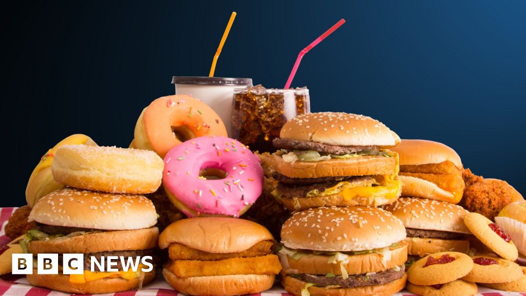 Junk food ads face online ban in UK