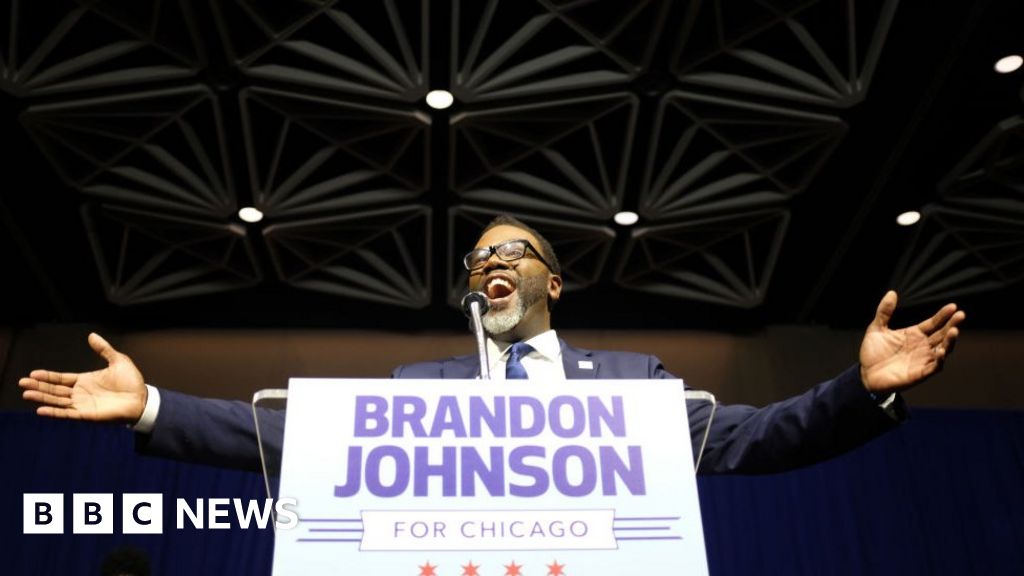 Chicago ha elegido a Brandon Johnson como alcalde, una voz progresista sobre el crimen