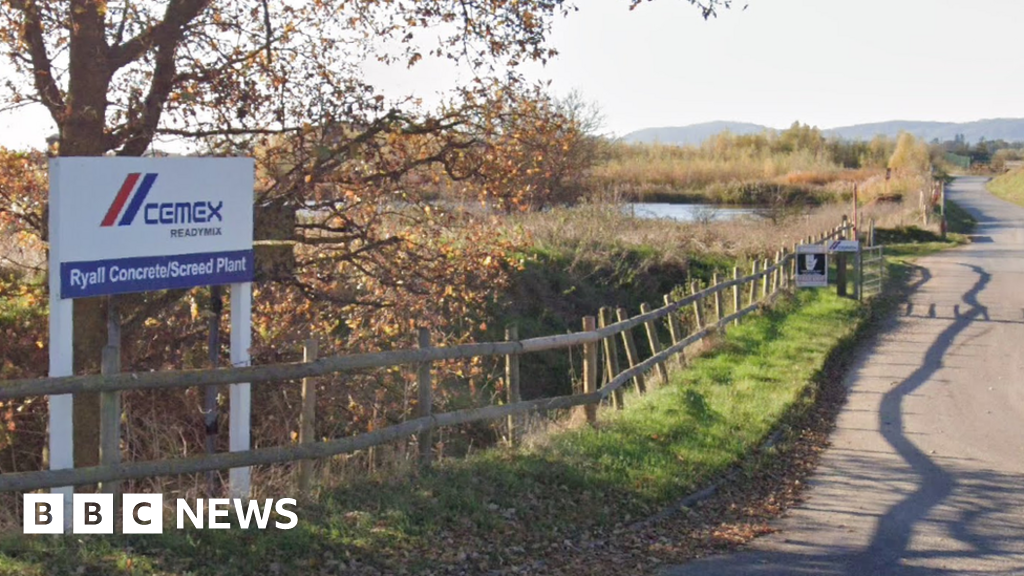 Plans to turn UptonuponSevern quarry into rowing lake BBC News
