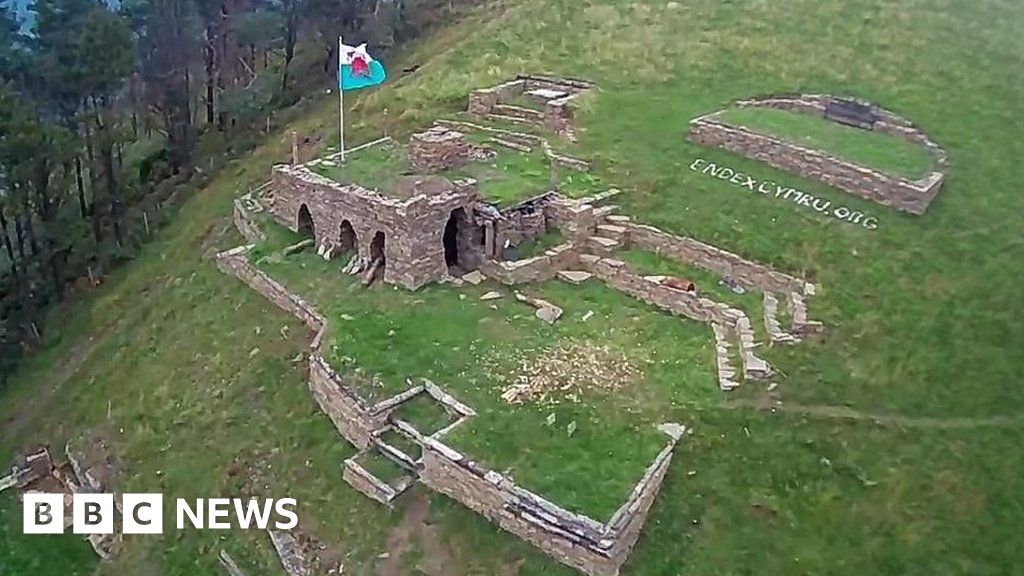 PTSD: Ex-soldier builds castle as mental health rehab space
