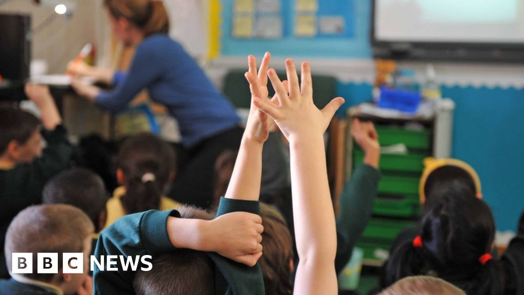 Free nursery childcare needed as costs rocket, says TUC