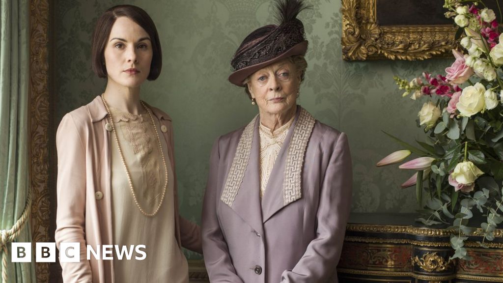 Ken Loach bemoans TV's 'fake nostalgia' of period dramas - BBC News