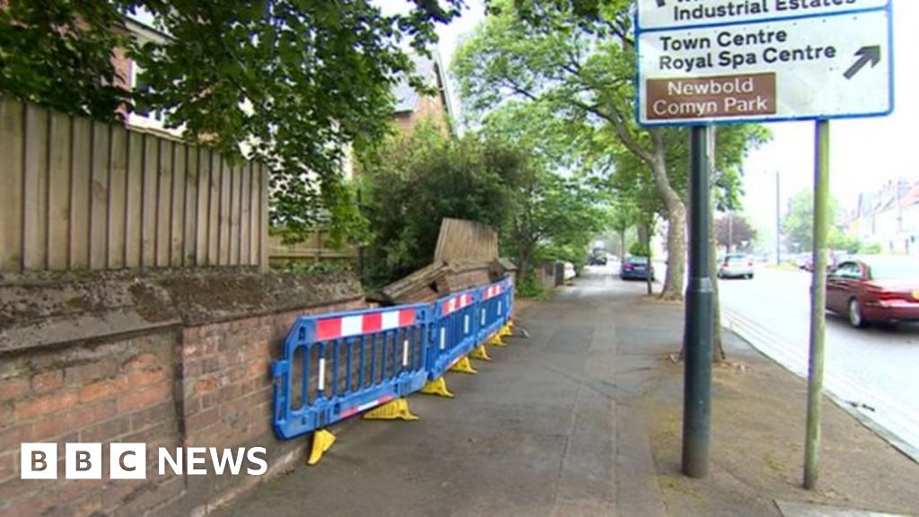 Man Held Over Leamington Spa Triple Fatal Crash Bailed Bbc News