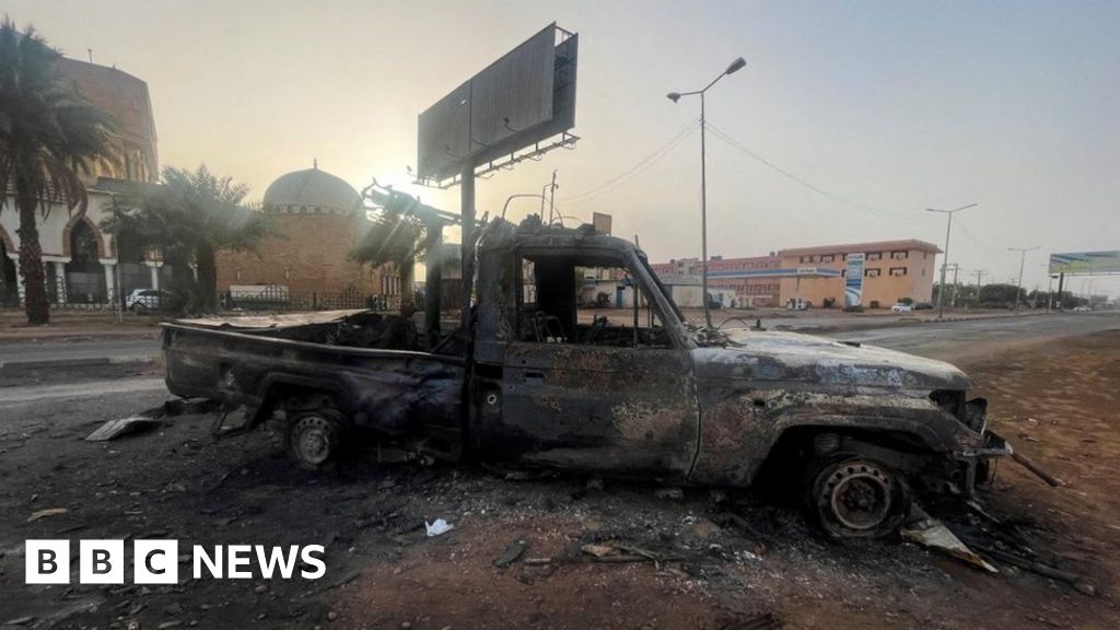 Sudan crisis: Air strikes and fighting in Khartoum as truce collapses