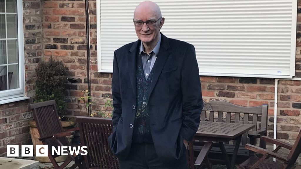 John Stalker: 'Shoot-to-kill' probe police chief dies