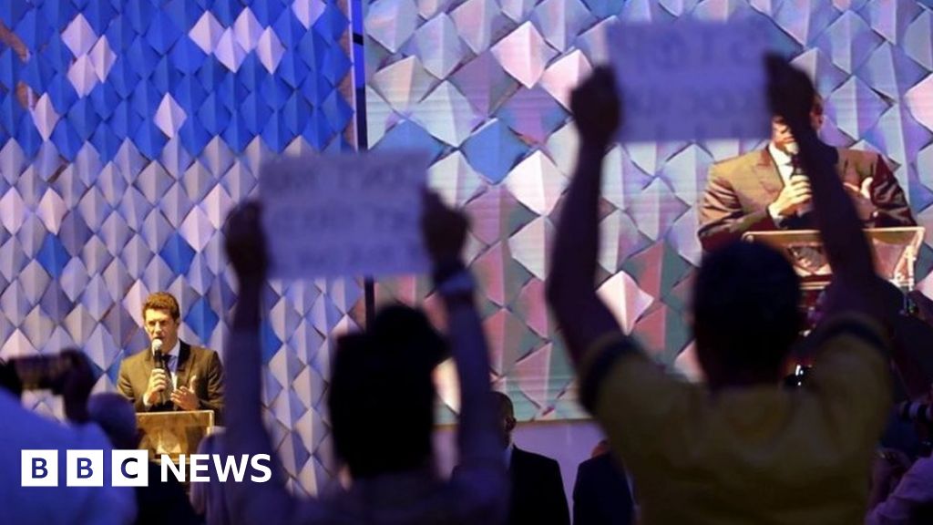 Brazil environment minister heckled over fires