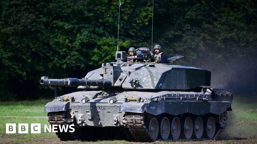 UK to send Challenger 2 tanks to Ukraine Rishi Sunak confirms – BBC