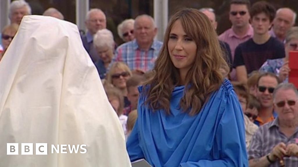 One Show Presenter Alex Jones Honoured By Gorsedd Of The Bards Bbc News