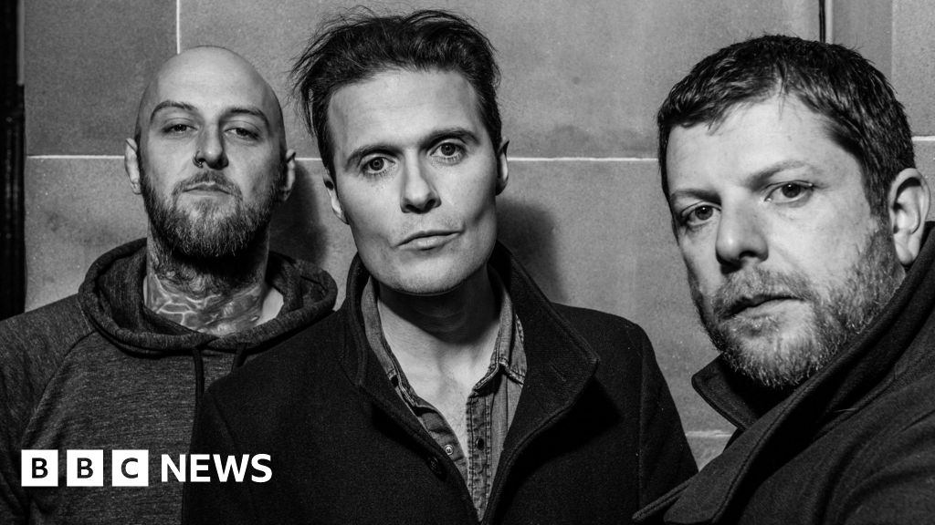 Glasgows The Fratellis Added To Hebcelt Line Up Bbc News