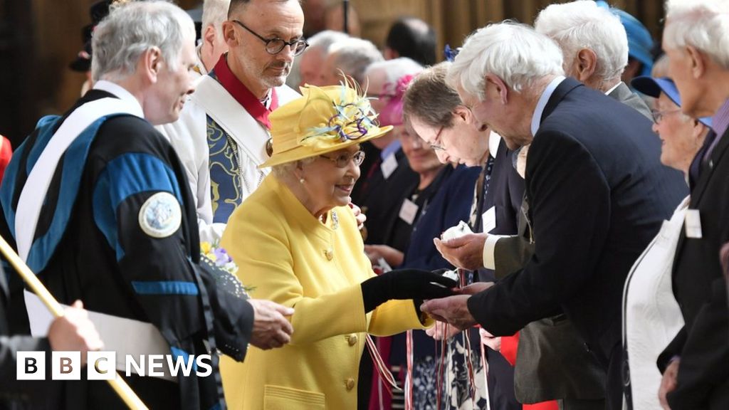 Queen hands over to Charles for Maundy Service