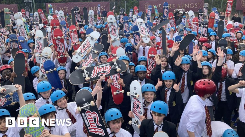 Hundreds of skaters unite in Winchester to break world record