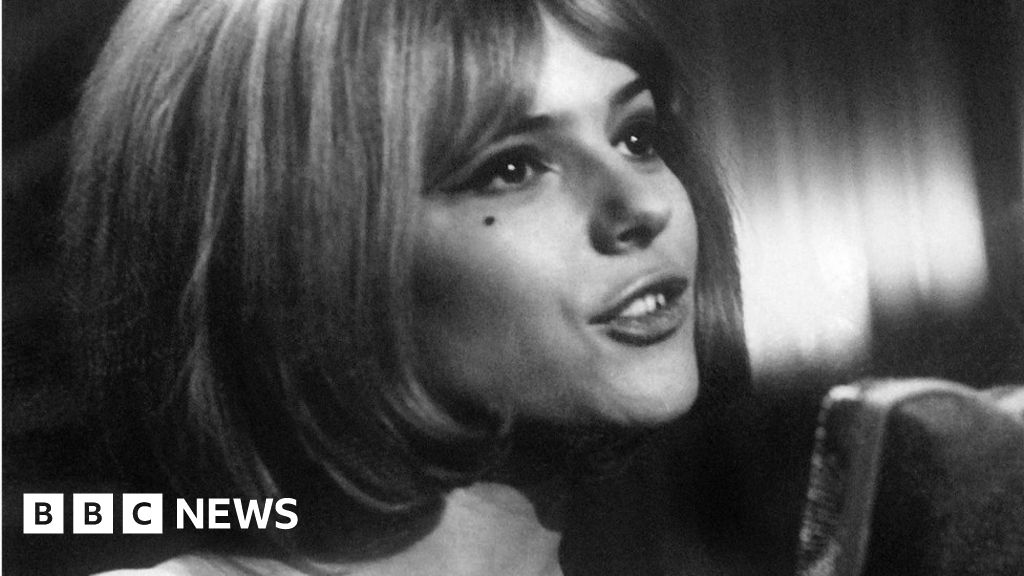 France Gall French Singer Who Shot To Fame In 1960s Dies Bbc News