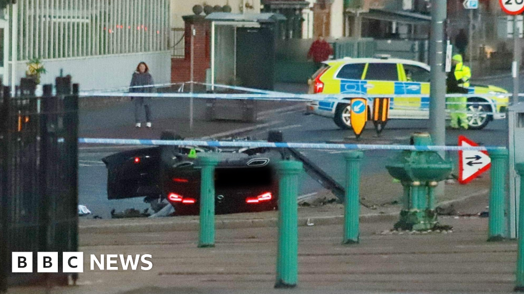 Seaburn crash: Man taken to hospital after car overturns - BBC News